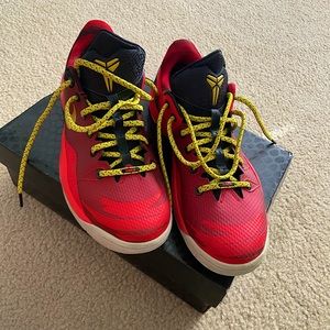 NIKE ZOOM KOBE VENOMENOM 4 SIZE 10.5 MENS